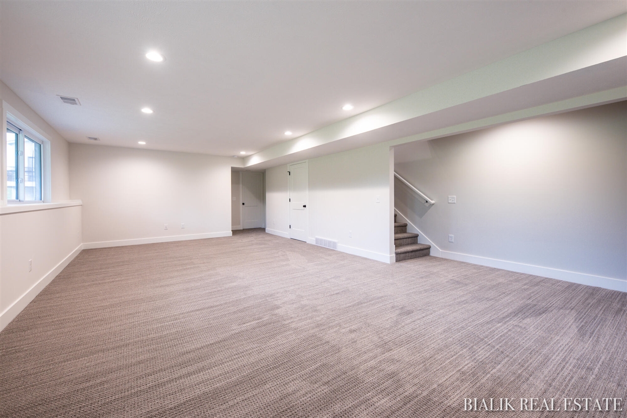 594 Sun Vale Lane, Grandville, MI, 49418-9527