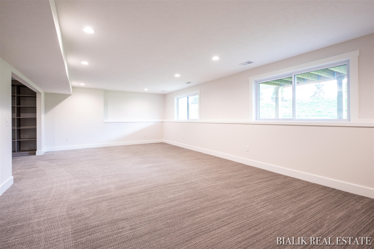 594 Sun Vale Lane, Grandville, MI, 49418-9527