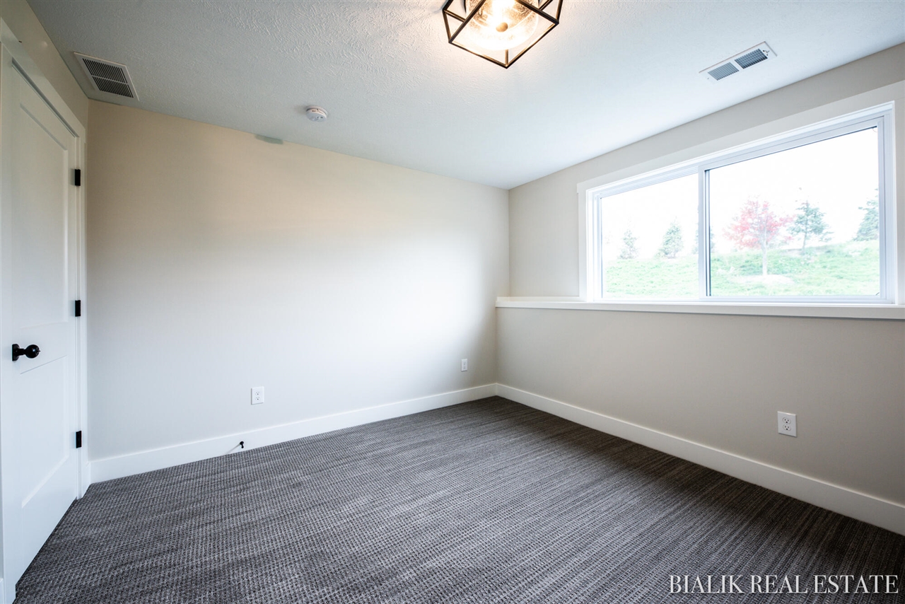 594 Sun Vale Lane, Grandville, MI, 49418-9527