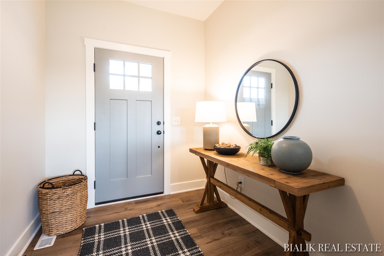 594 Sun Vale Lane, Grandville, MI, 49418-9527