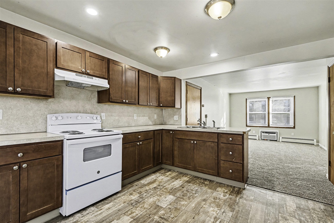 3201 Marshall Avenue, Grand Rapids, MI, 49508-2424