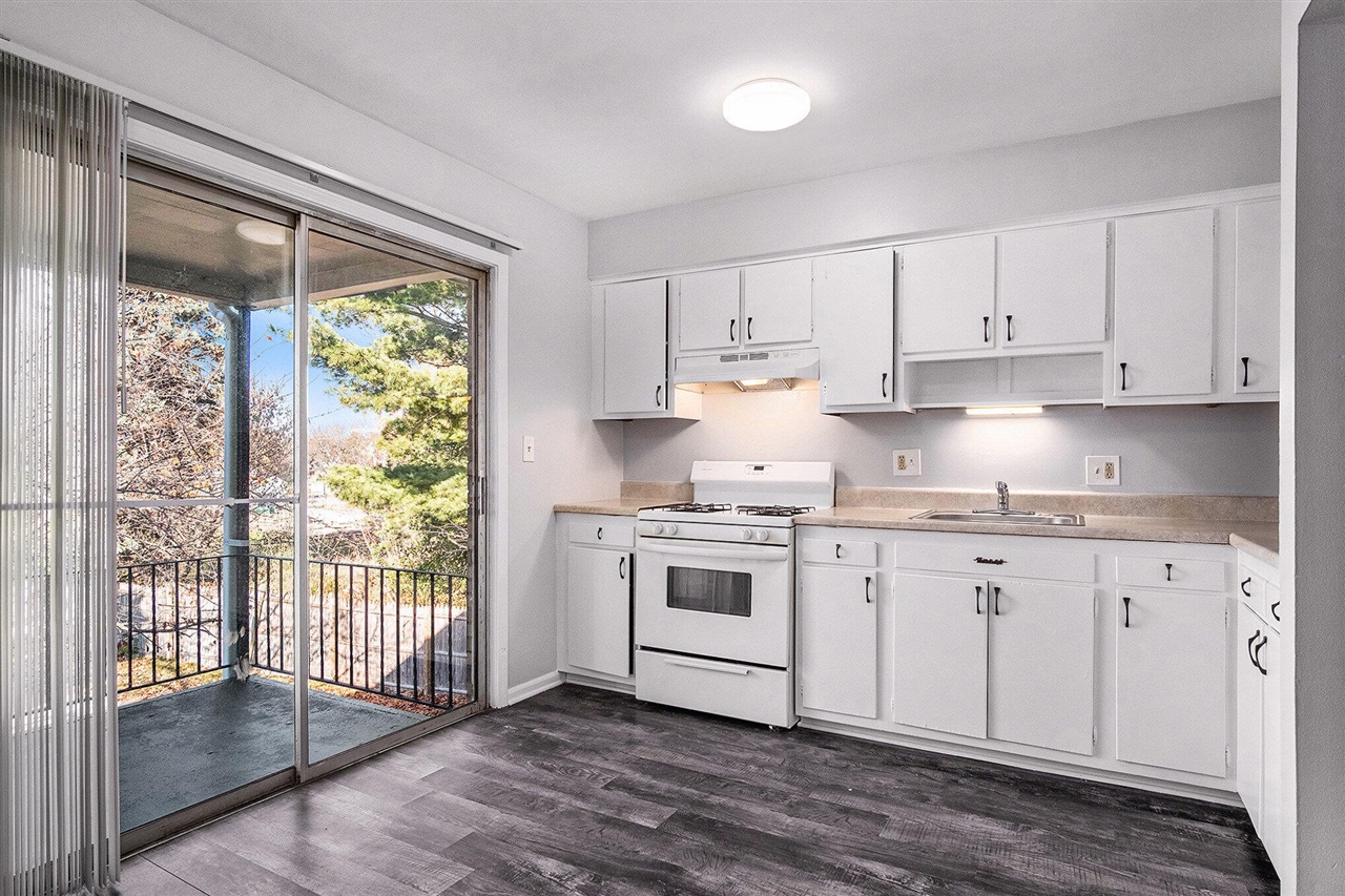 3201 Marshall Avenue, Grand Rapids, MI, 49508-2424