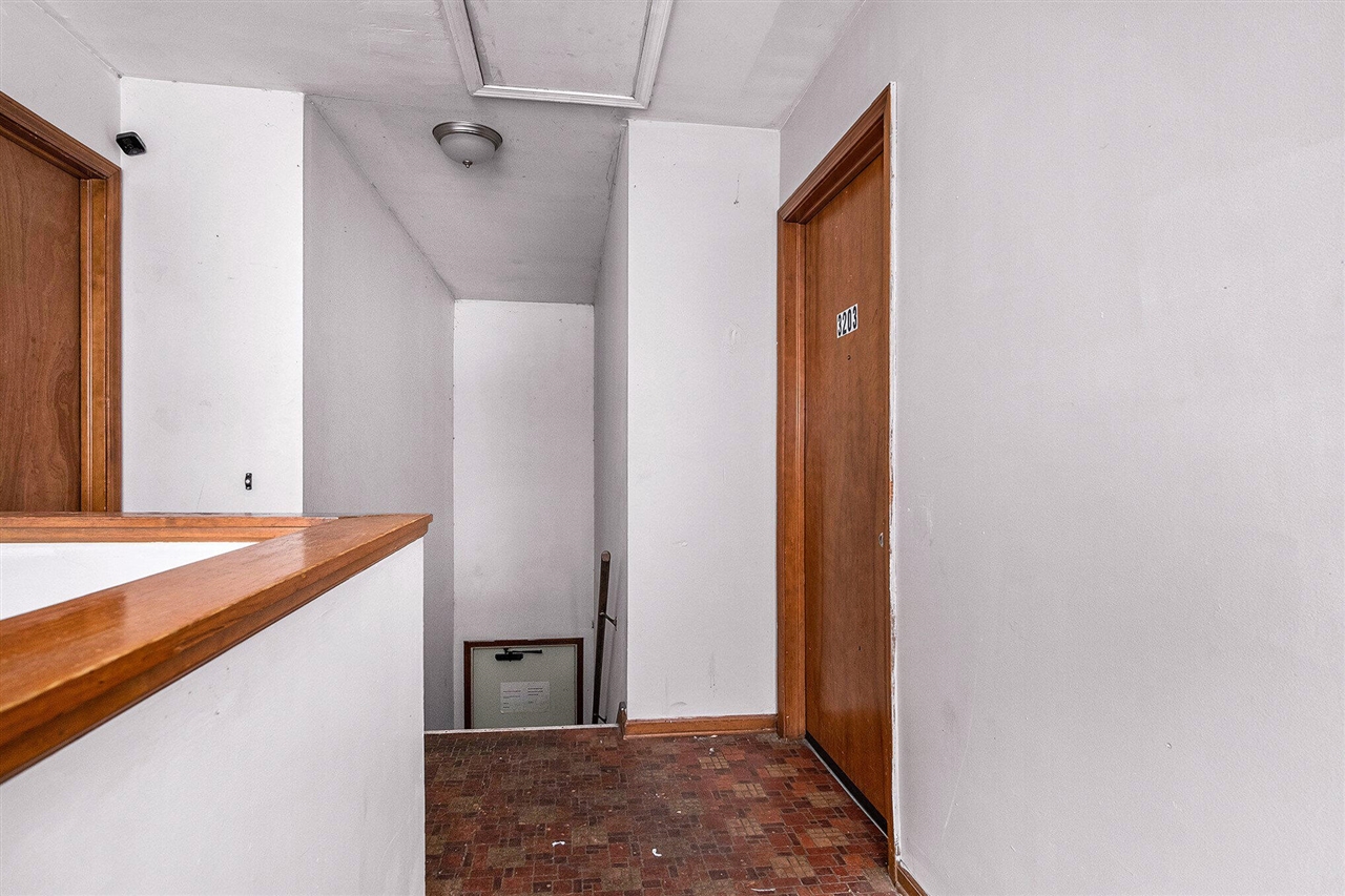 3201 Marshall Avenue, Grand Rapids, MI, 49508-2424