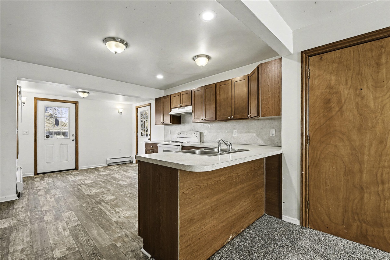 3201 Marshall Avenue, Grand Rapids, MI, 49508-2424