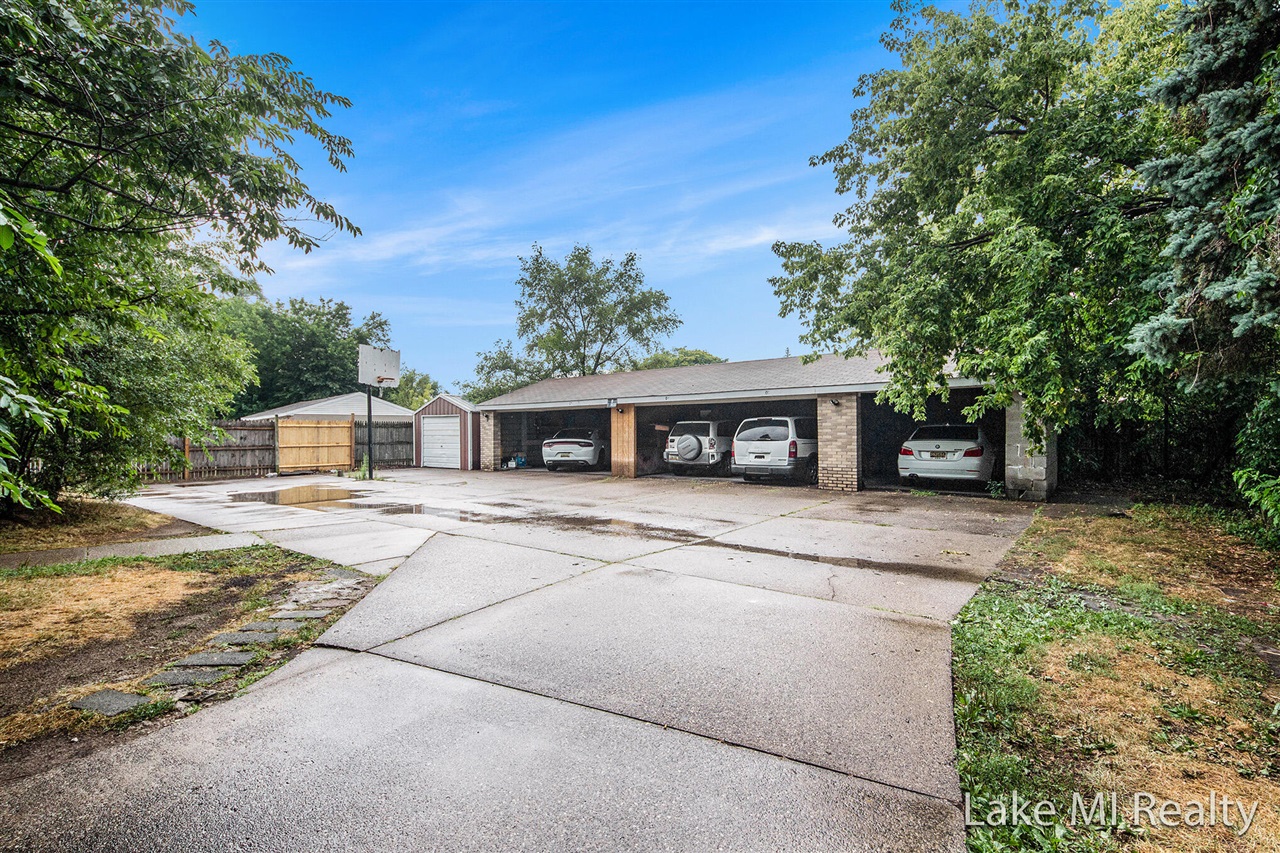 3201 Marshall Avenue, Grand Rapids, MI, 49508-2424