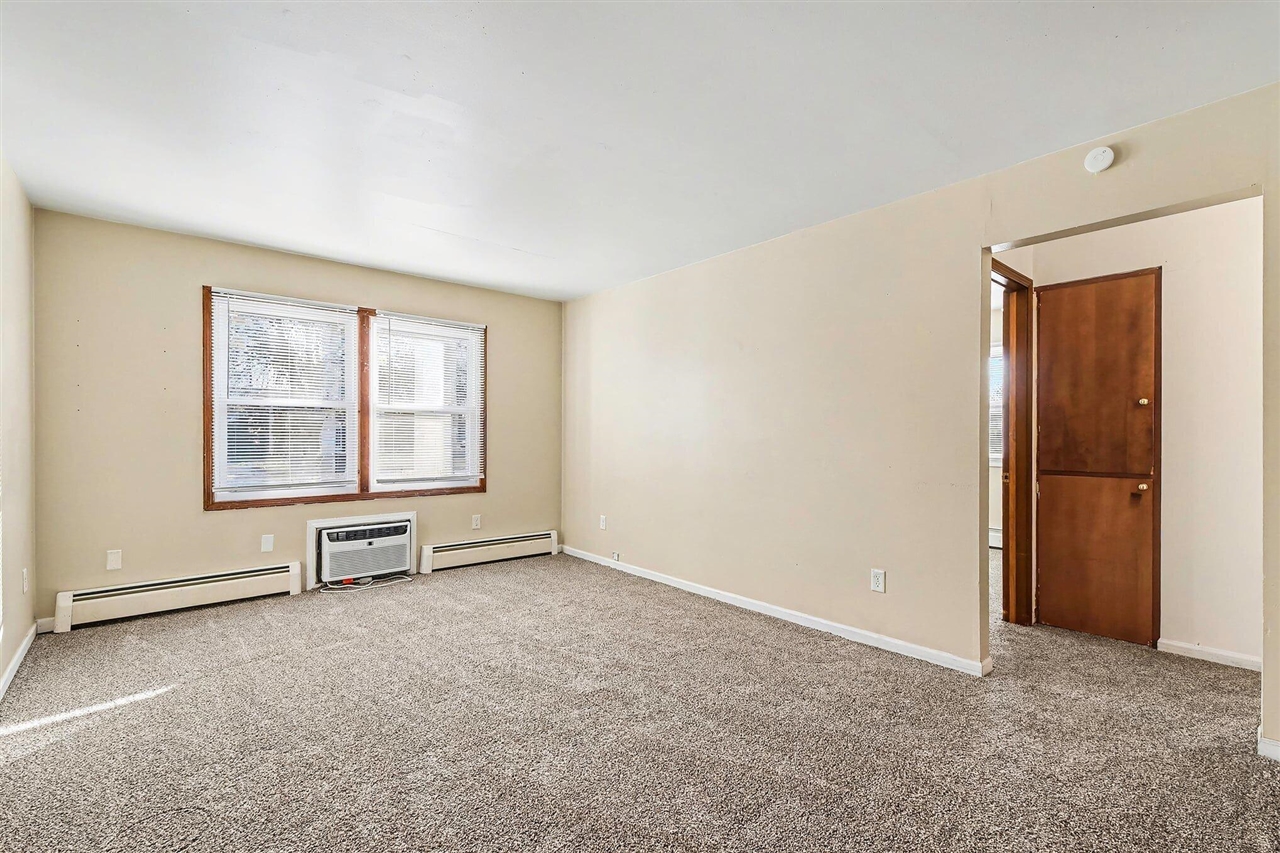 3201 Marshall Avenue, Grand Rapids, MI, 49508-2424