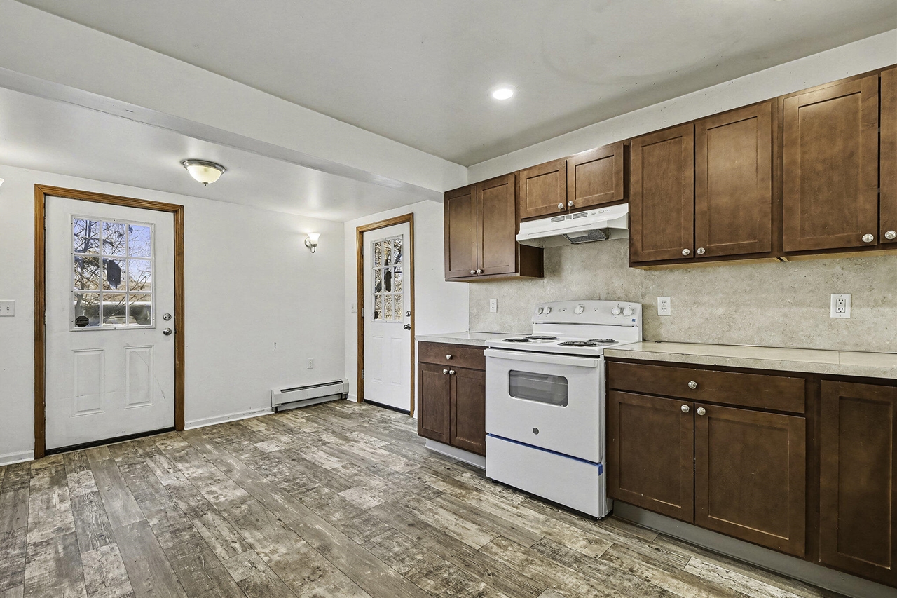 3201 Marshall Avenue, Grand Rapids, MI, 49508-2424