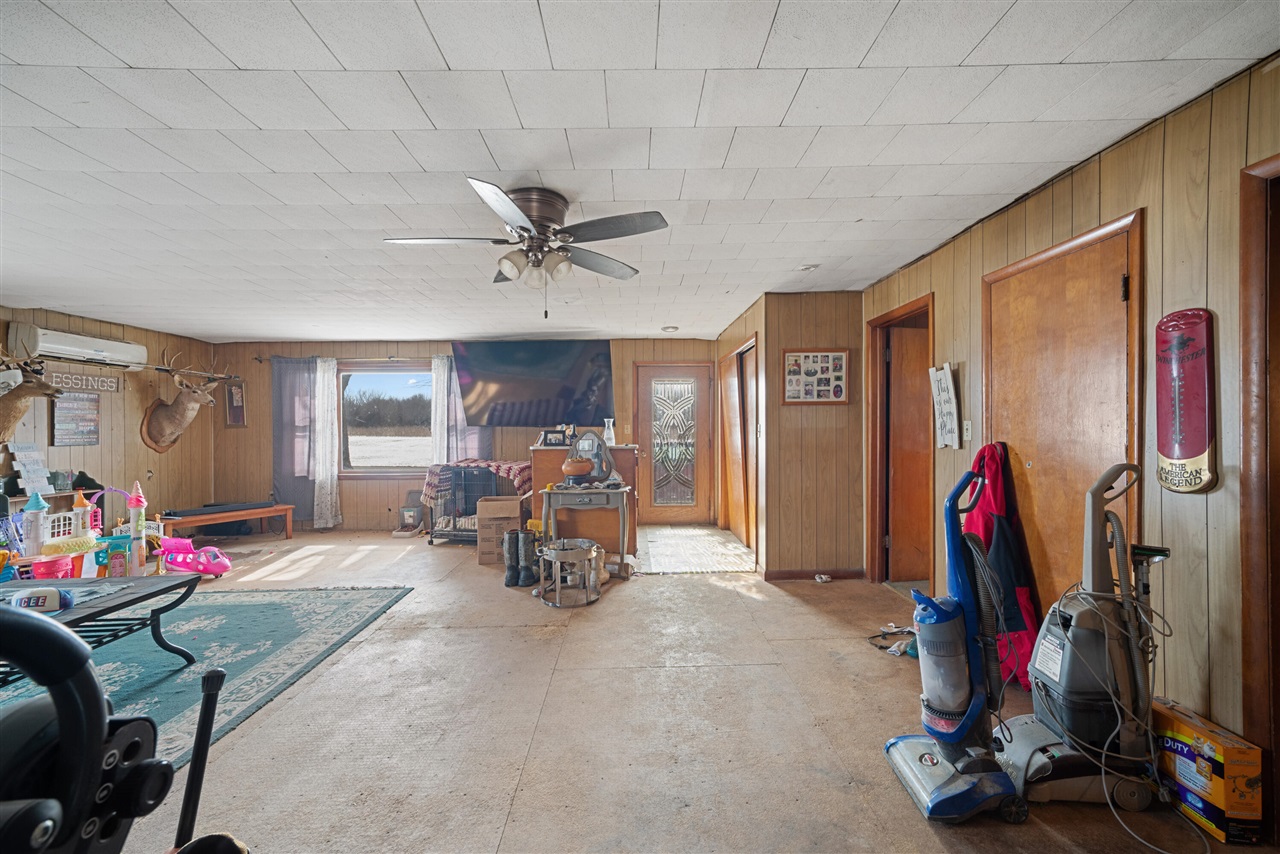 65838 48th Avenue, Hartford, MI, 49057-9749