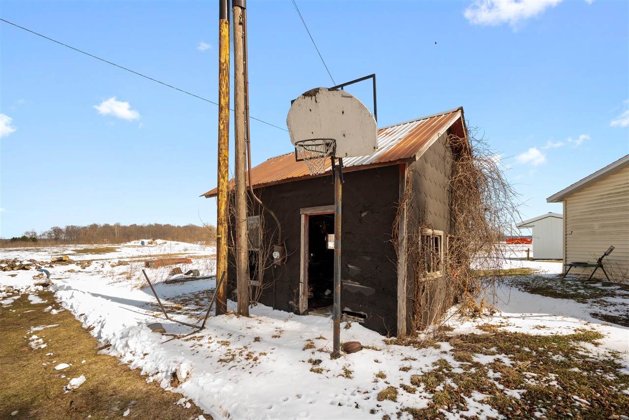 65838 48th Avenue, Hartford, MI, 49057-9749