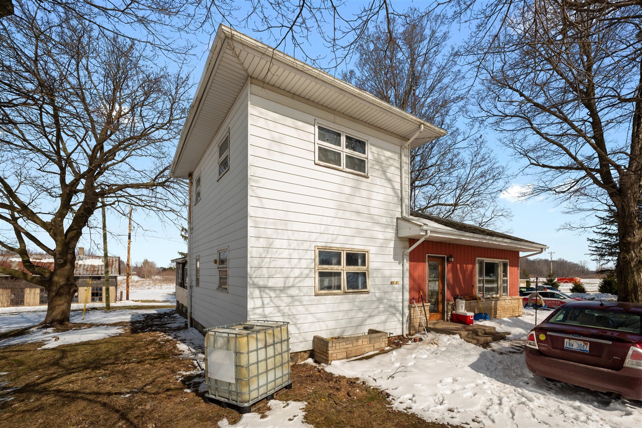 65838 48th Avenue, Hartford, MI, 49057-9749