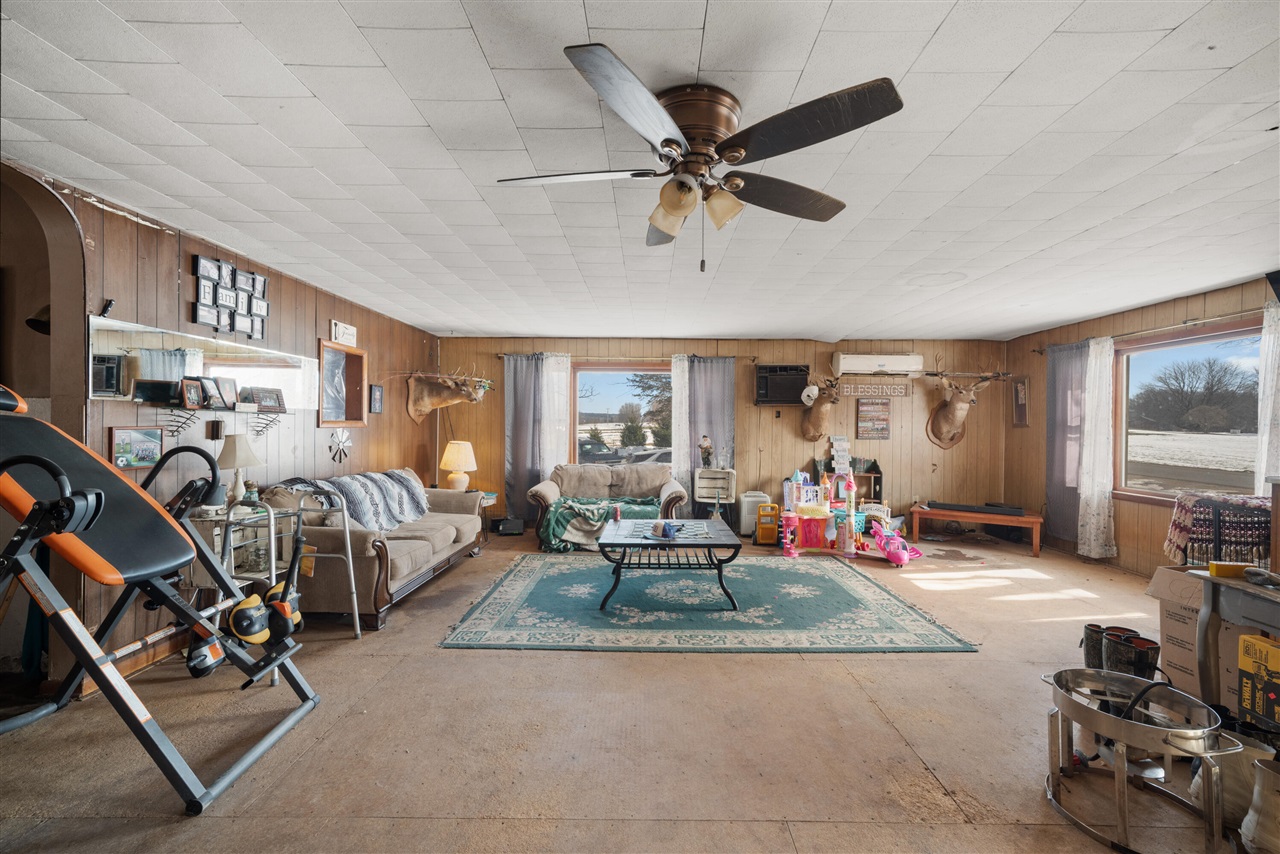 65838 48th Avenue, Hartford, MI, 49057-9749