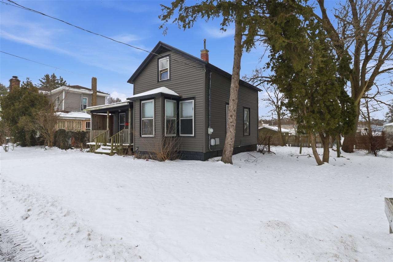 Homes for sale in Dowagiac, MI | 316 E Division St, Dowagiac, MI 49047 | MLS# 70516986