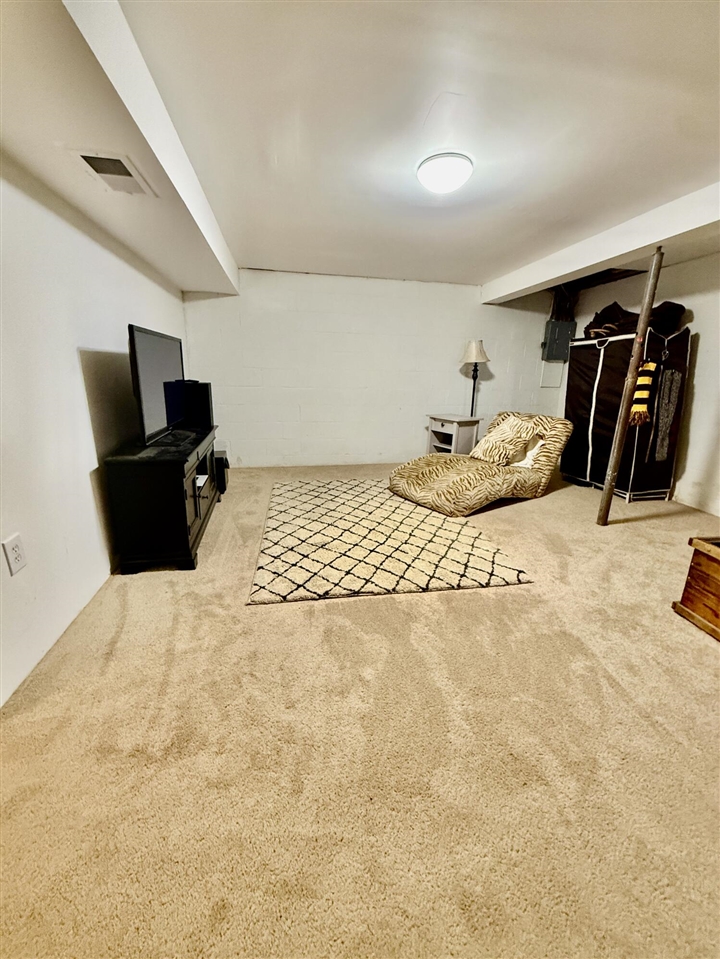 7900 W Q Avenue, Kalamazoo, MI, 49009-8927