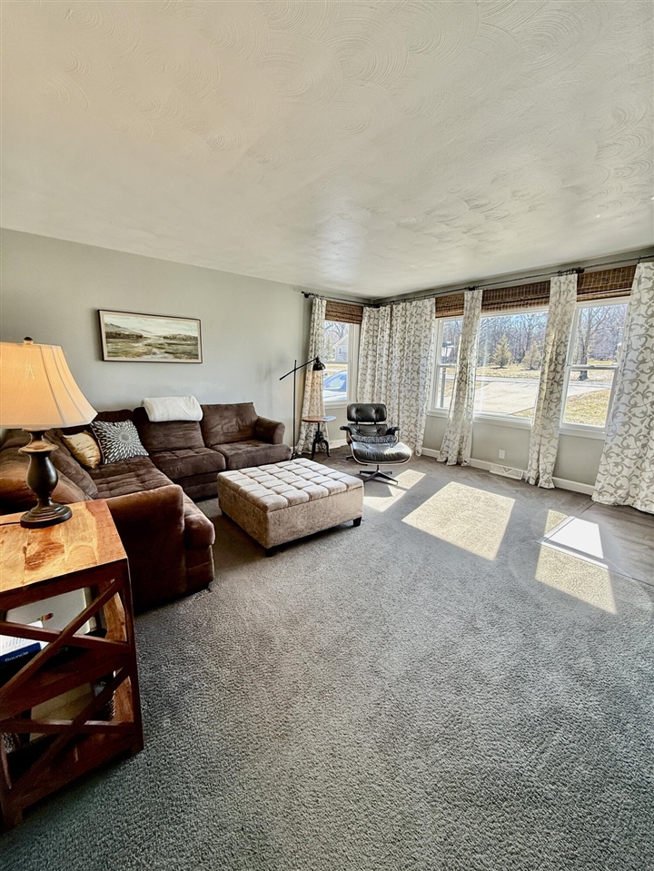 7900 W Q Avenue, Kalamazoo, MI, 49009-8927