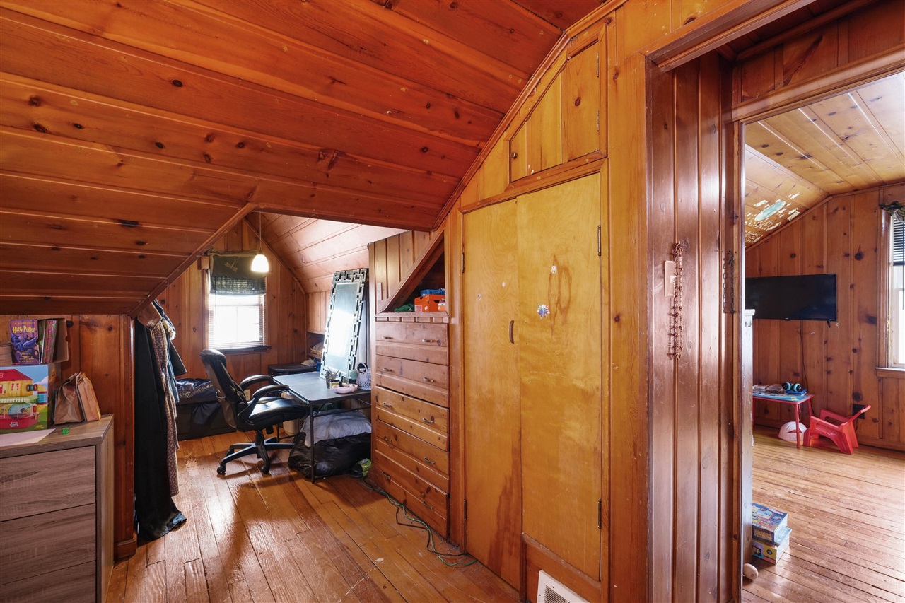 12261 Lansdowne Street, Detroit, MI, 48224-1045