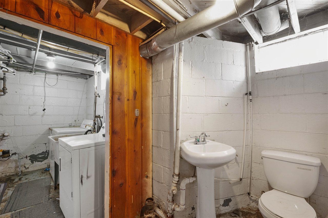 12261 Lansdowne Street, Detroit, MI, 48224-1045