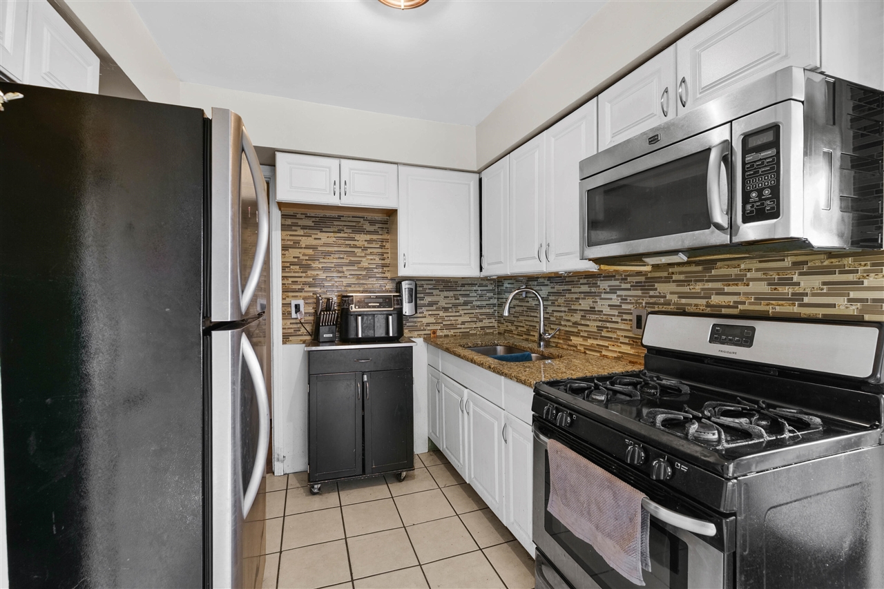 12261 Lansdowne Street, Detroit, MI, 48224-1045