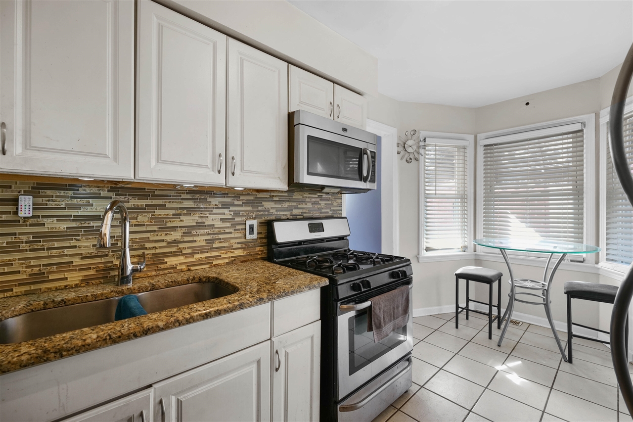 12261 Lansdowne Street, Detroit, MI, 48224-1045