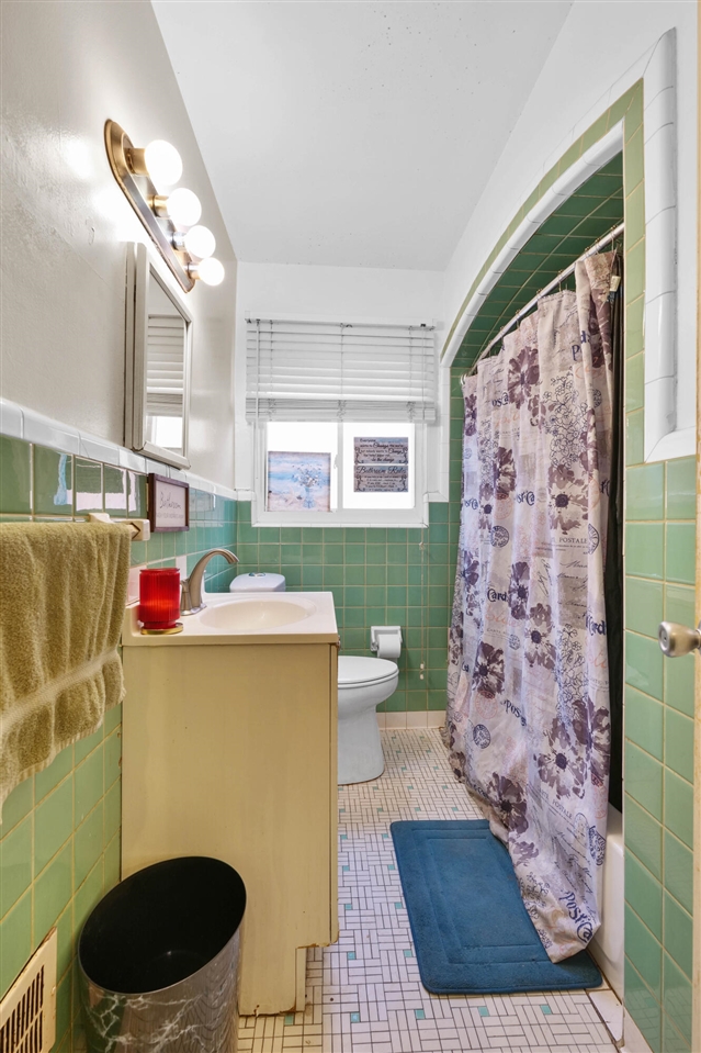 12261 Lansdowne Street, Detroit, MI, 48224-1045