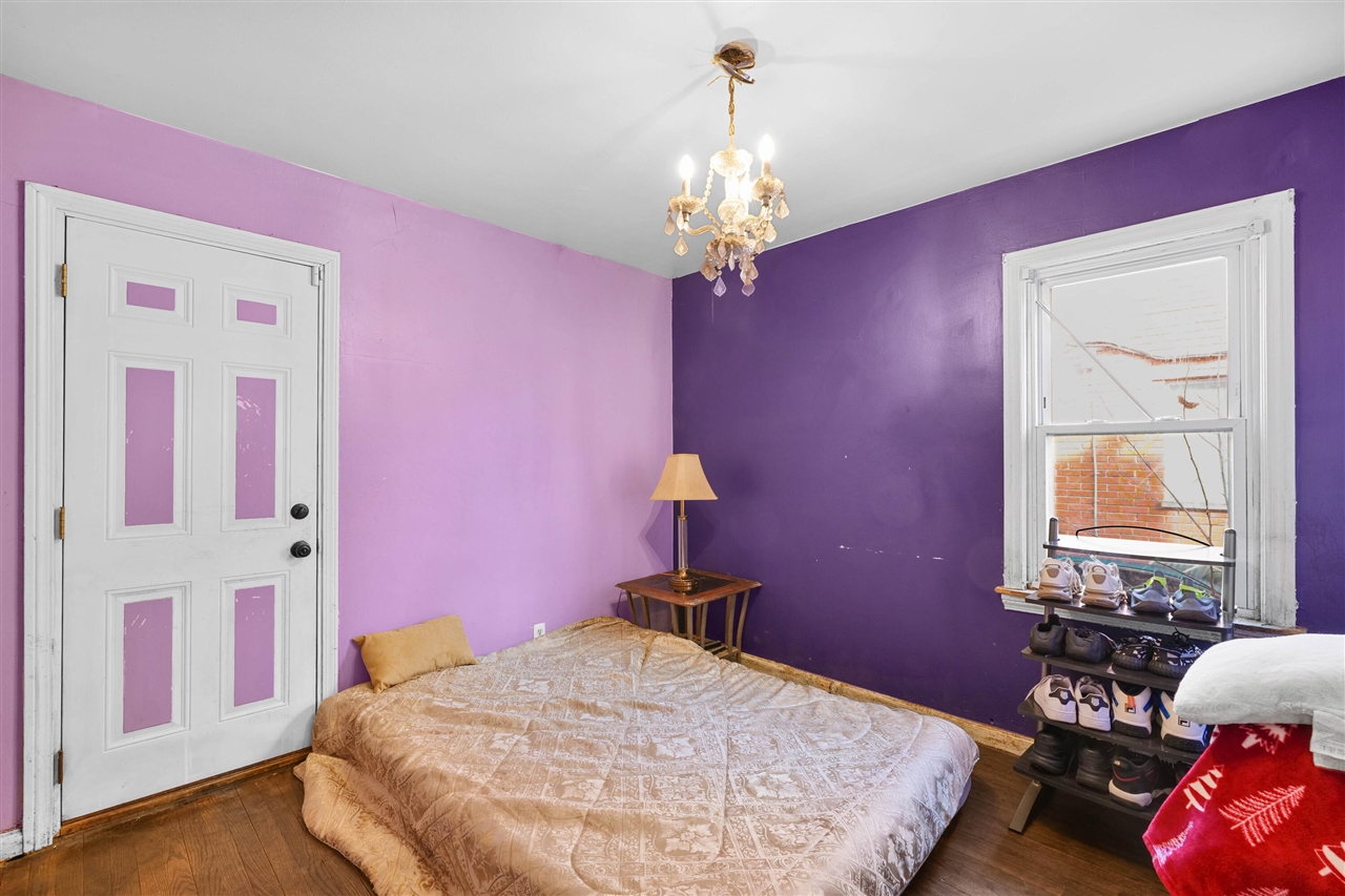 12261 Lansdowne Street, Detroit, MI, 48224-1045