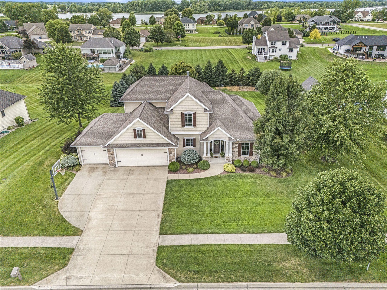 370 Bishop Avenue photo 1