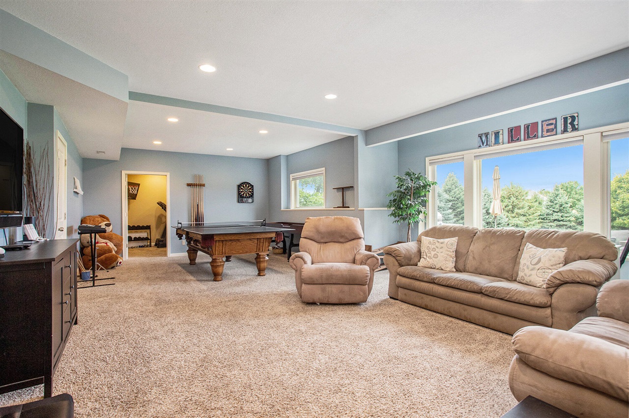370 Bishop Avenue photo 26