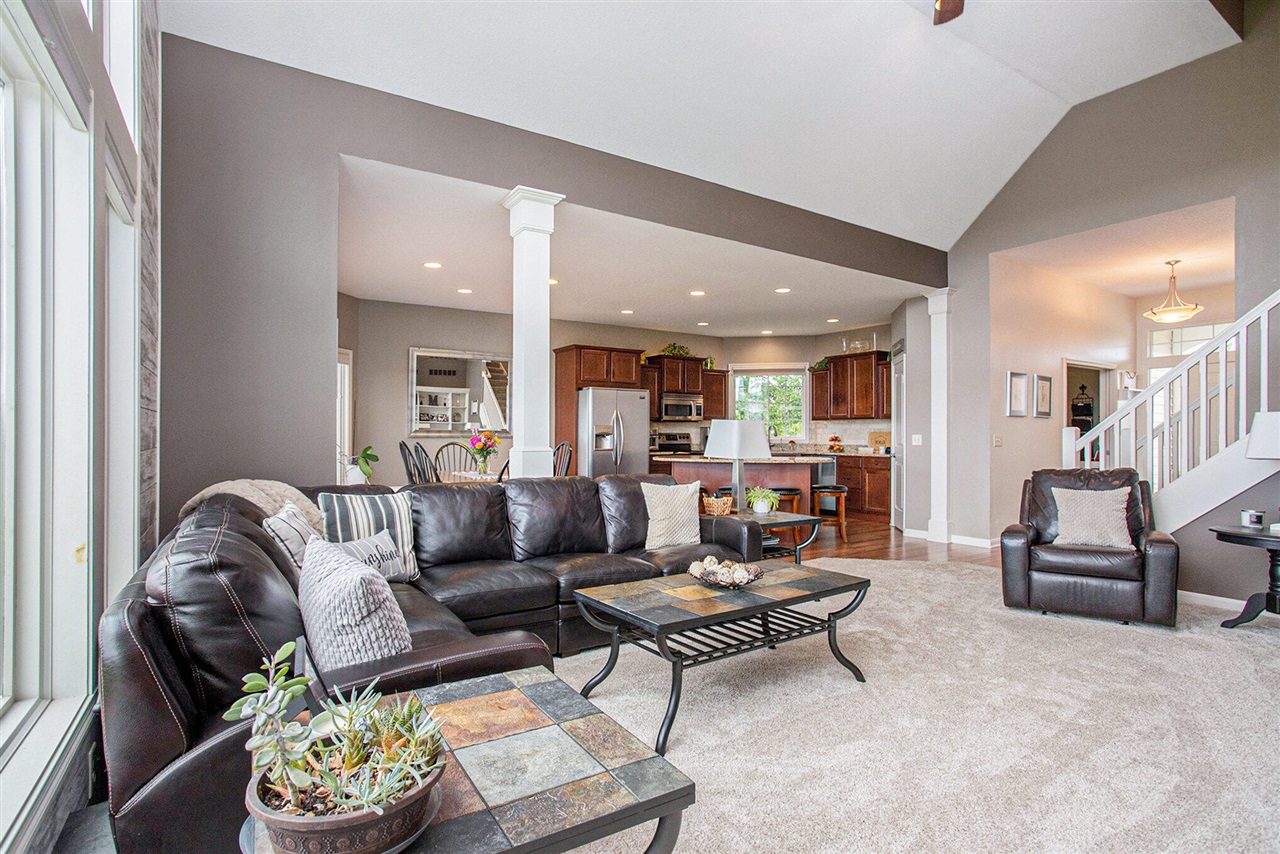 370 Bishop Avenue photo 9