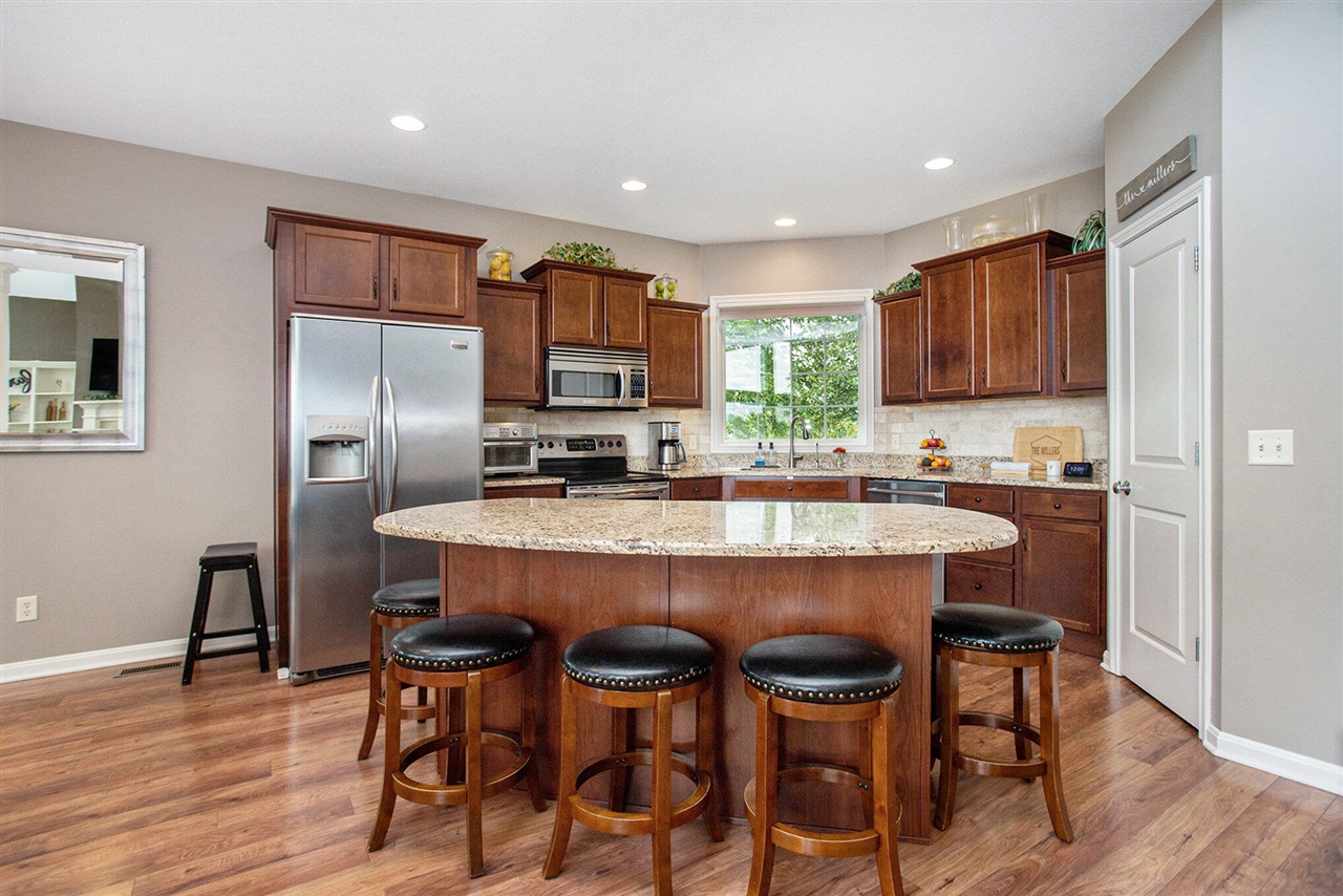 370 Bishop Avenue photo 10