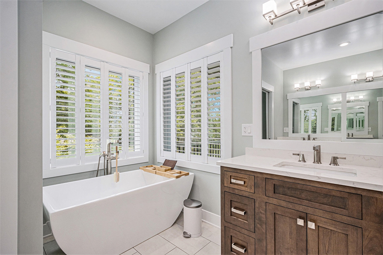 3589 Shoreline Drive, Allegan, MI, 49010-9495