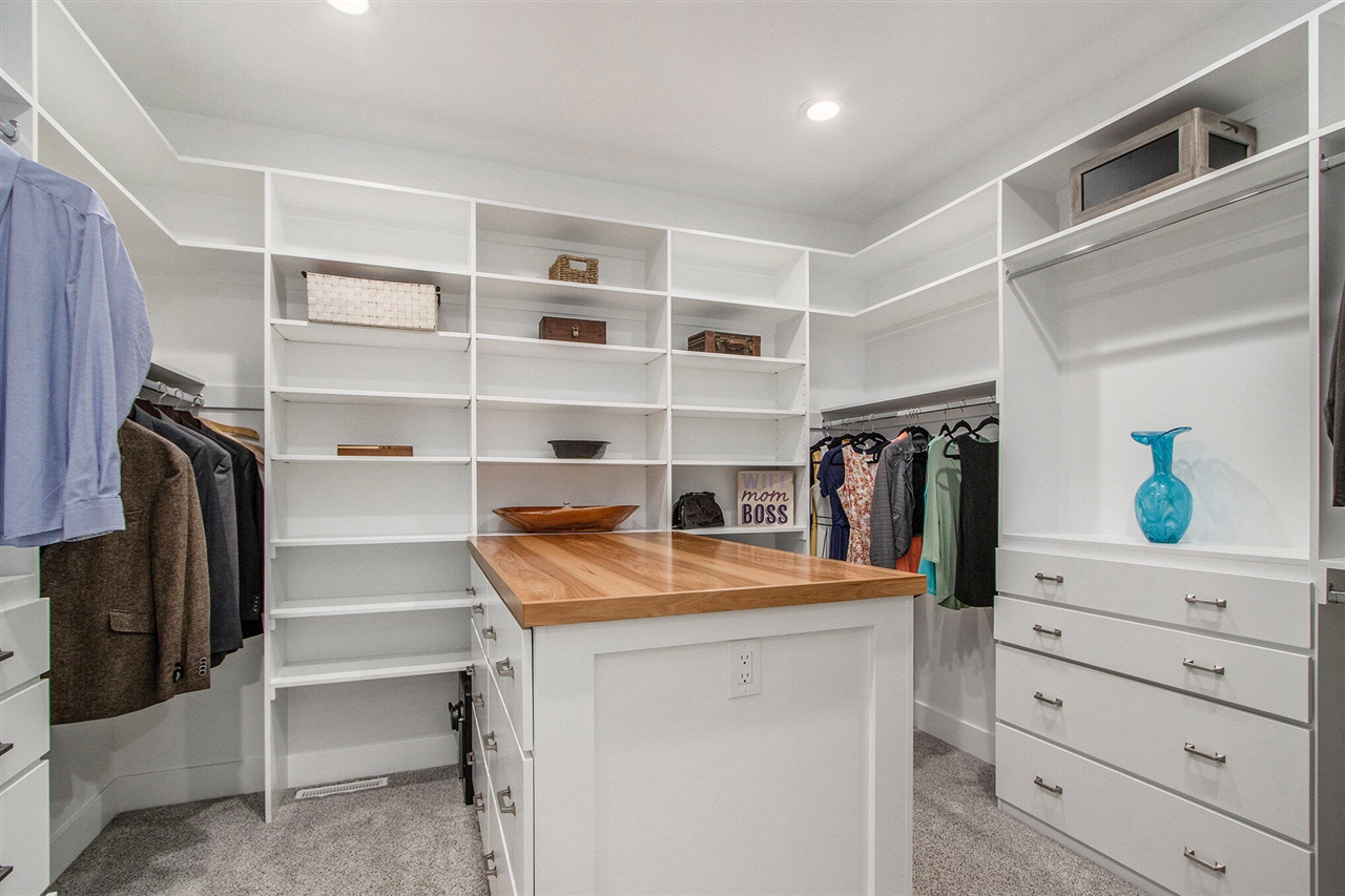 3589 Shoreline Drive, Allegan, MI, 49010-9495