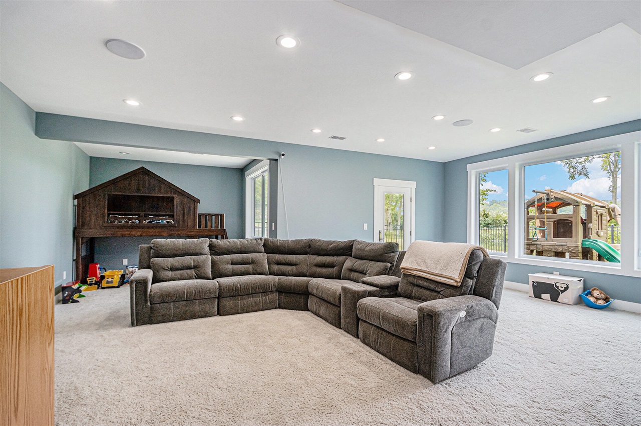 3589 Shoreline Drive, Allegan, MI, 49010-9495