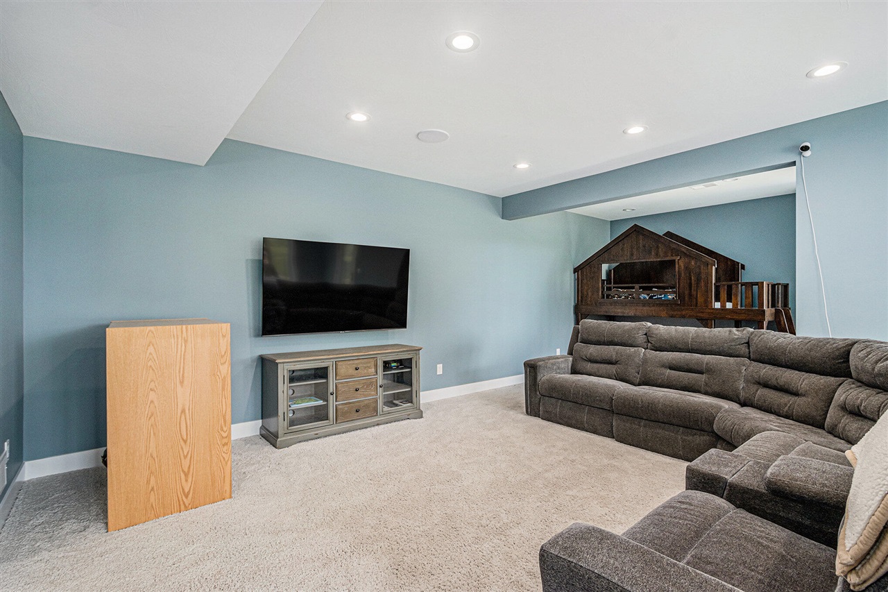 3589 Shoreline Drive, Allegan, MI, 49010-9495