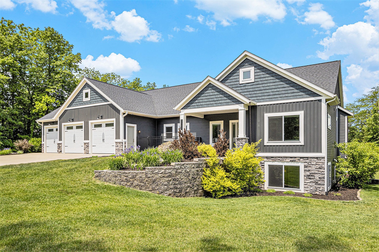 3589 Shoreline Drive, Allegan, MI, 49010-9495