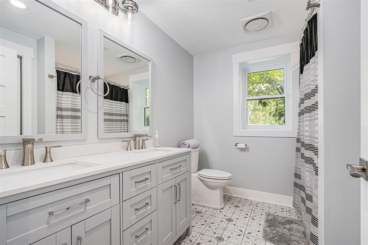 3589 Shoreline Drive, Allegan, MI, 49010-9495