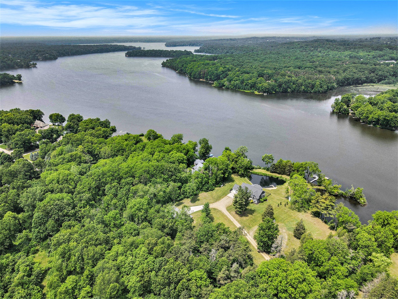 3589 Shoreline Drive, Allegan, MI, 49010-9495