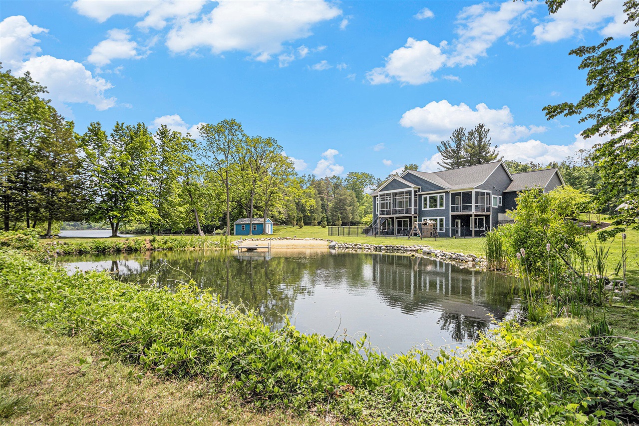 3589 Shoreline Drive, Allegan, MI, 49010-9495