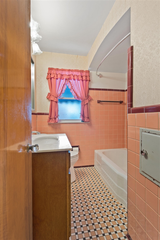 335 Laprairie Street, Ferndale, MI, 48220-3212