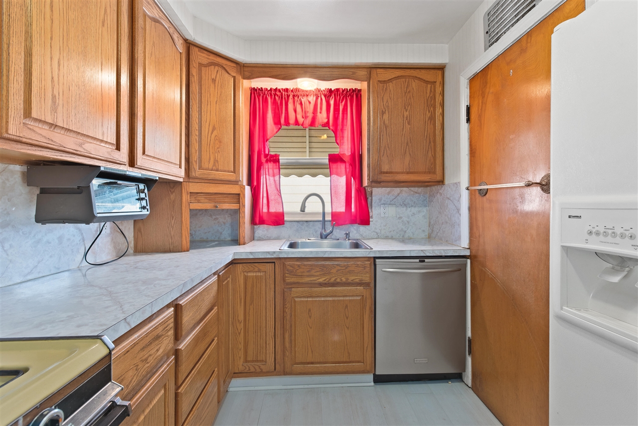 335 Laprairie Street, Ferndale, MI, 48220-3212