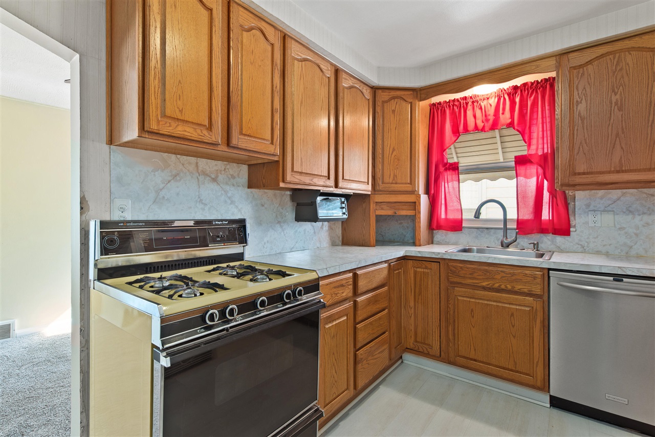 335 Laprairie Street, Ferndale, MI, 48220-3212