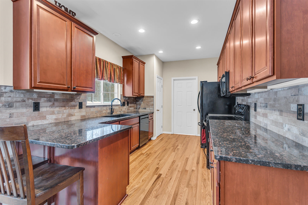 4009 Magnolia Parkway, Jackson, MI, 49201-8174