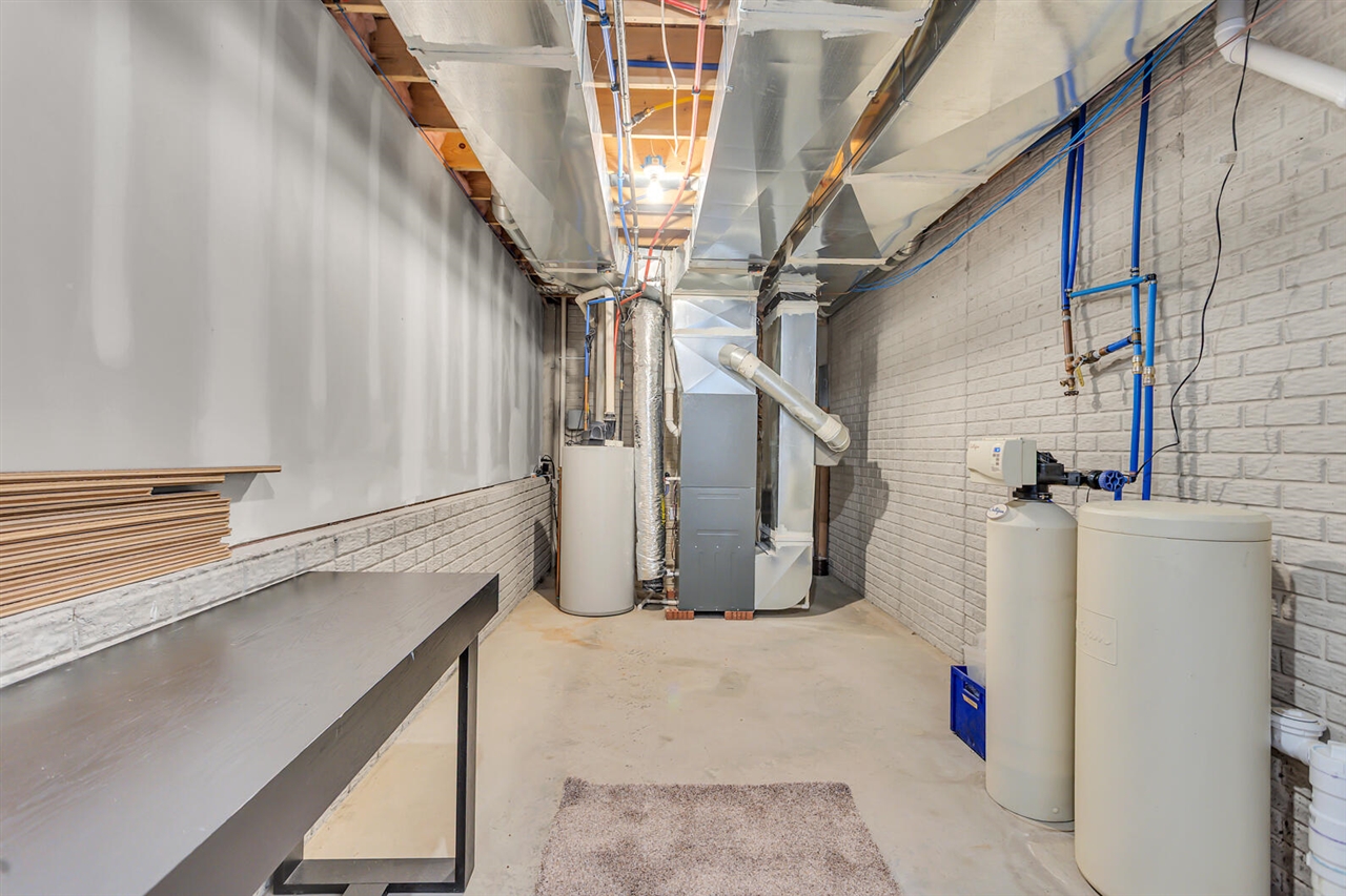 4009 Magnolia Parkway, Jackson, MI, 49201-8174