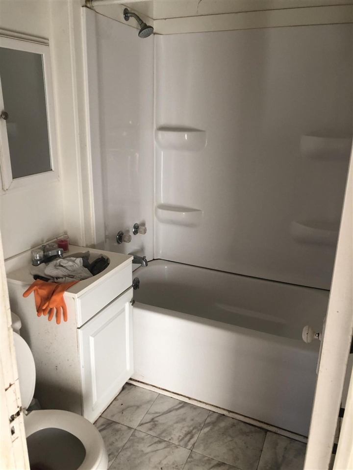 3871 Main Street, Benton Harbor, MI, 49022