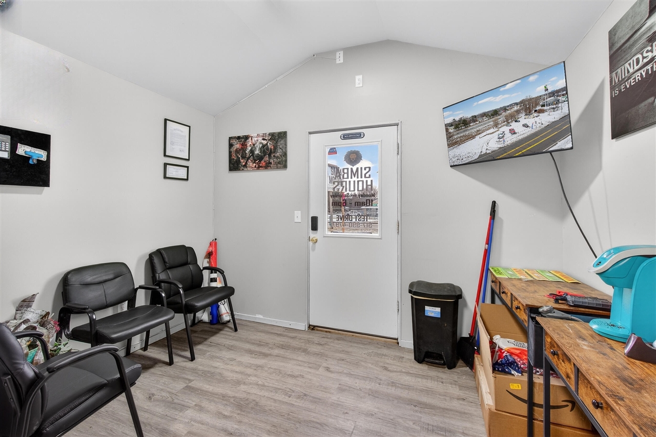 6006 Ann Arbor Road, Jackson, MI, 49201-8884