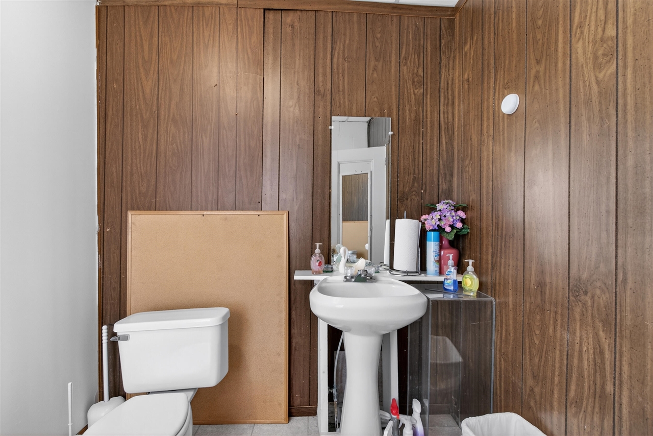 345 E High Street, Jackson, MI, 49203-3262