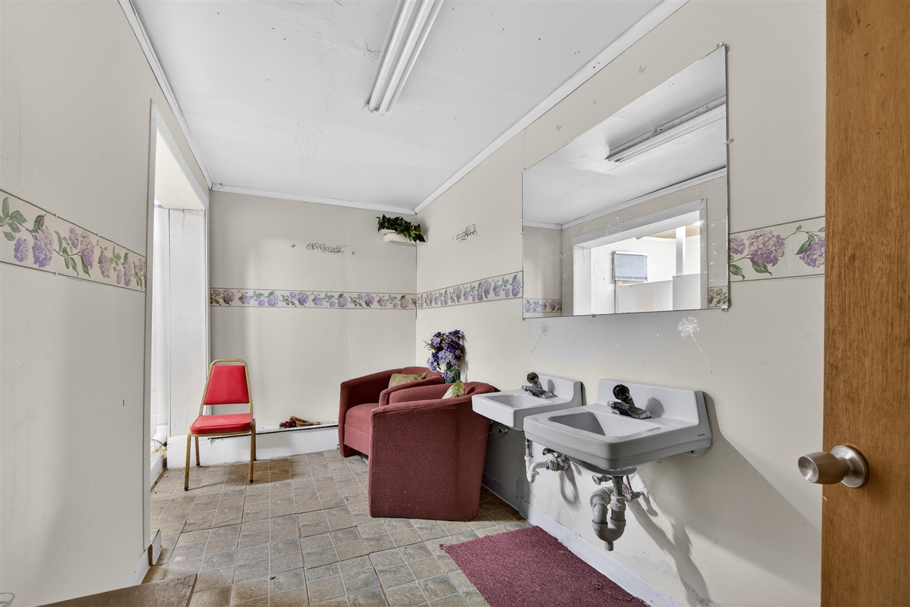 345 E High Street, Jackson, MI, 49203-3262