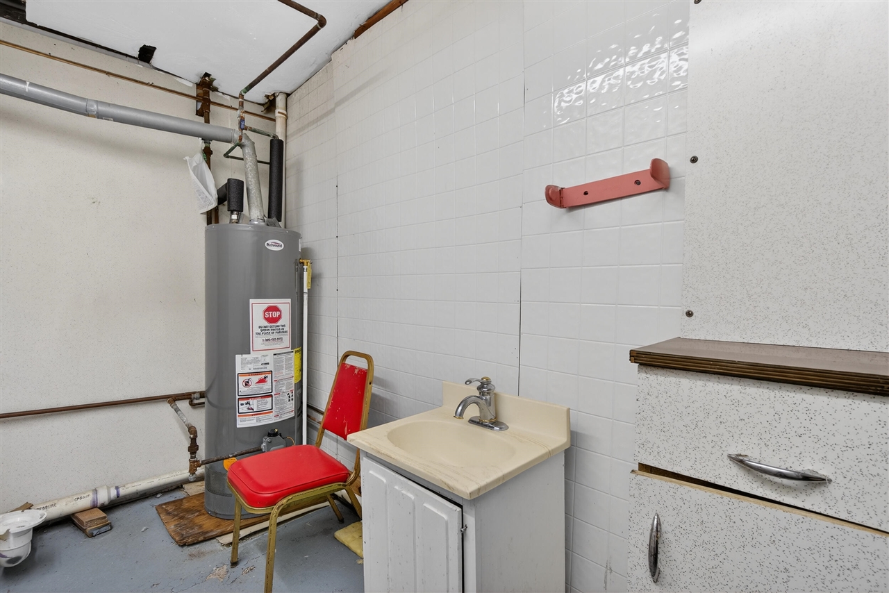 345 E High Street, Jackson, MI, 49203-3262