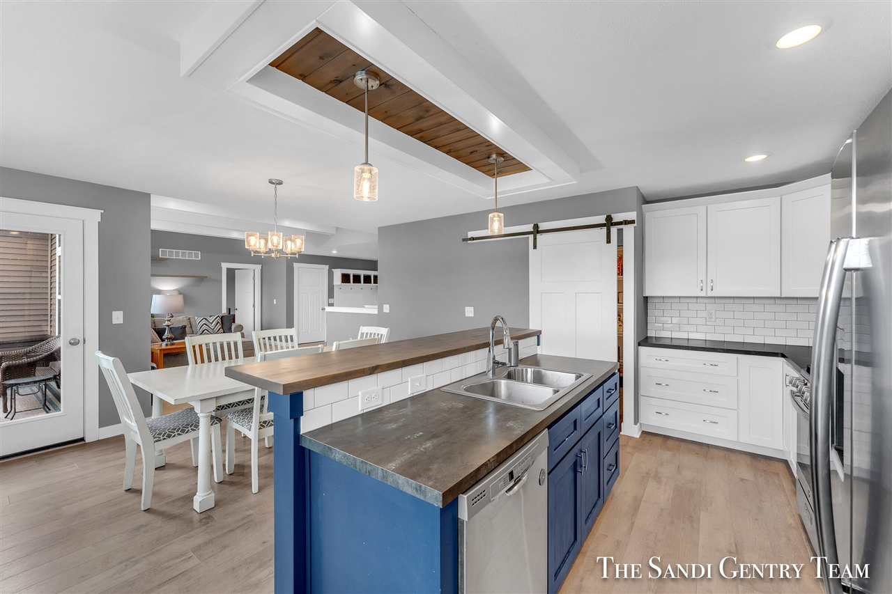 14708 Leonard Road, Spring Lake, MI, 49456-9790