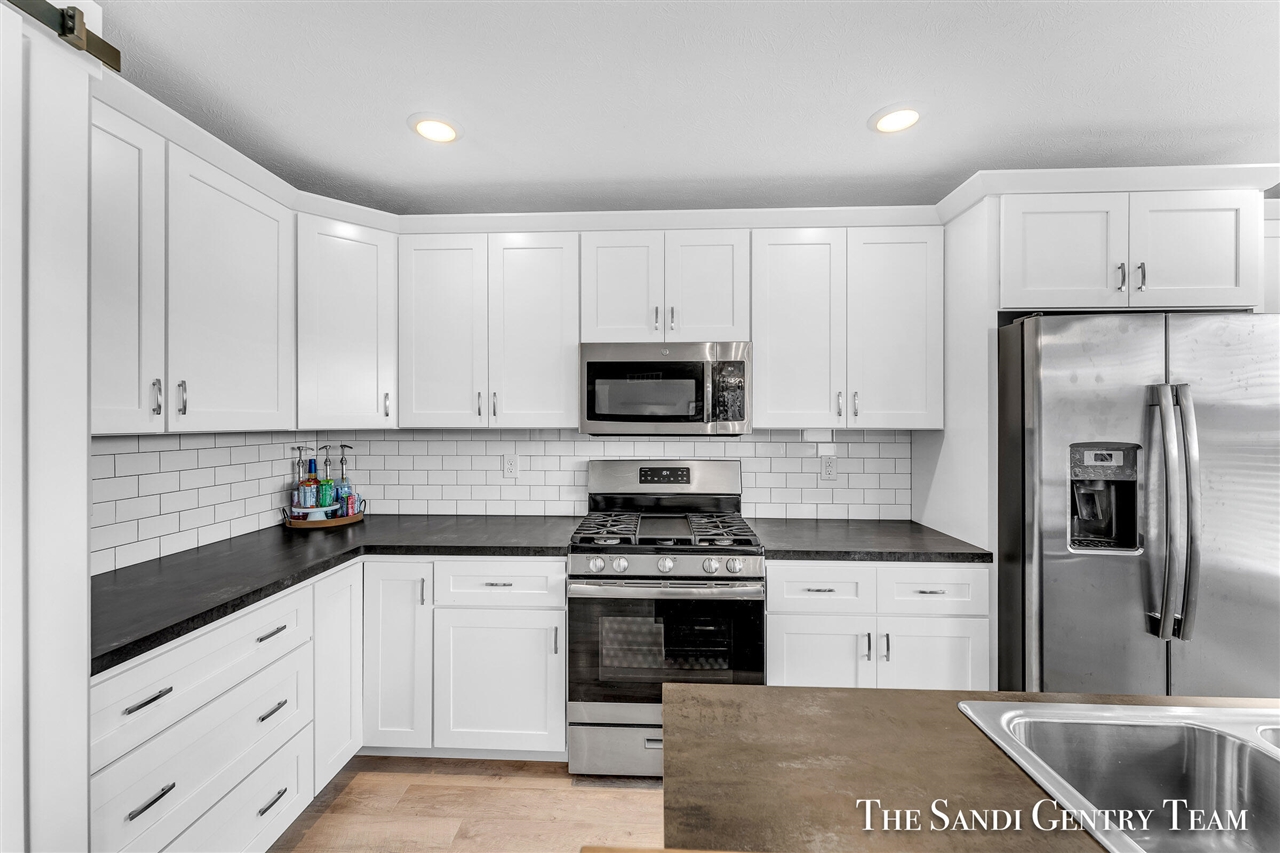 14708 Leonard Road, Spring Lake, MI, 49456-9790