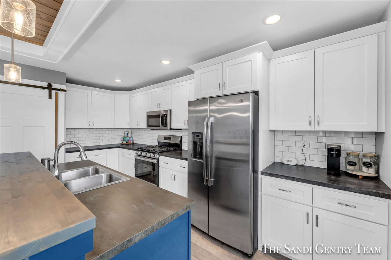 14708 Leonard Road, Spring Lake, MI, 49456-9790