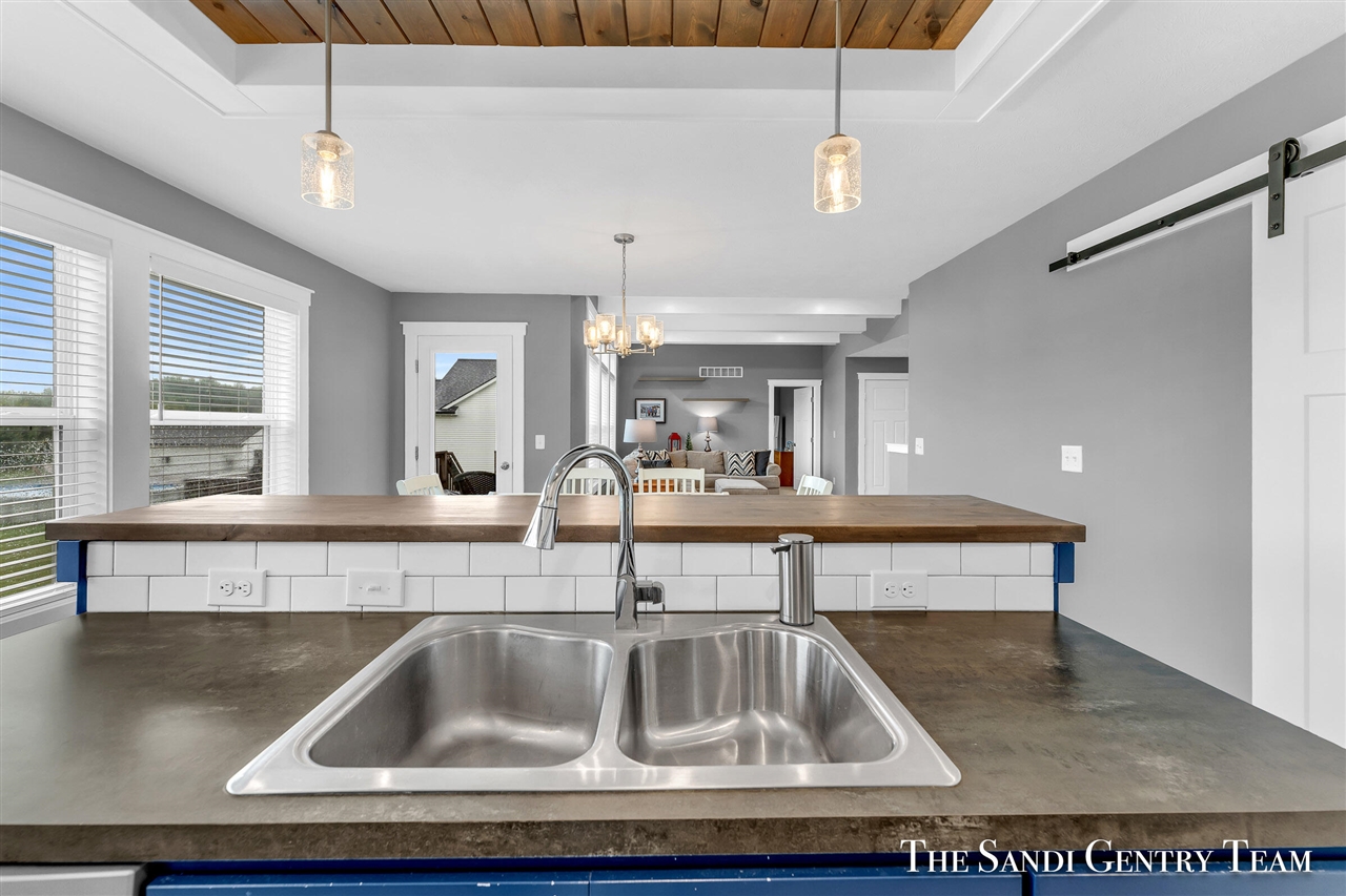 14708 Leonard Road, Spring Lake, MI, 49456-9790